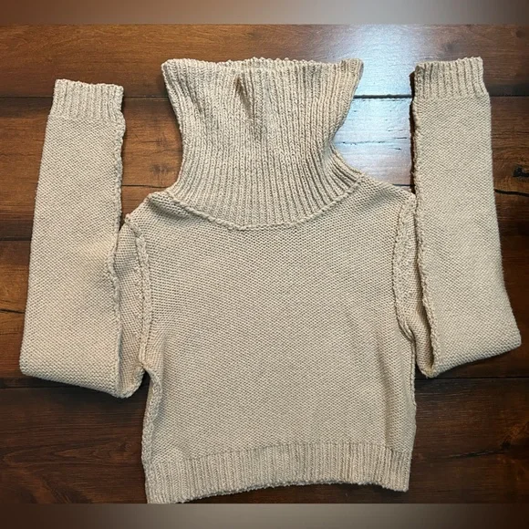 Free People cropped cowl neck knit. Size small. - Picture 3 of 5